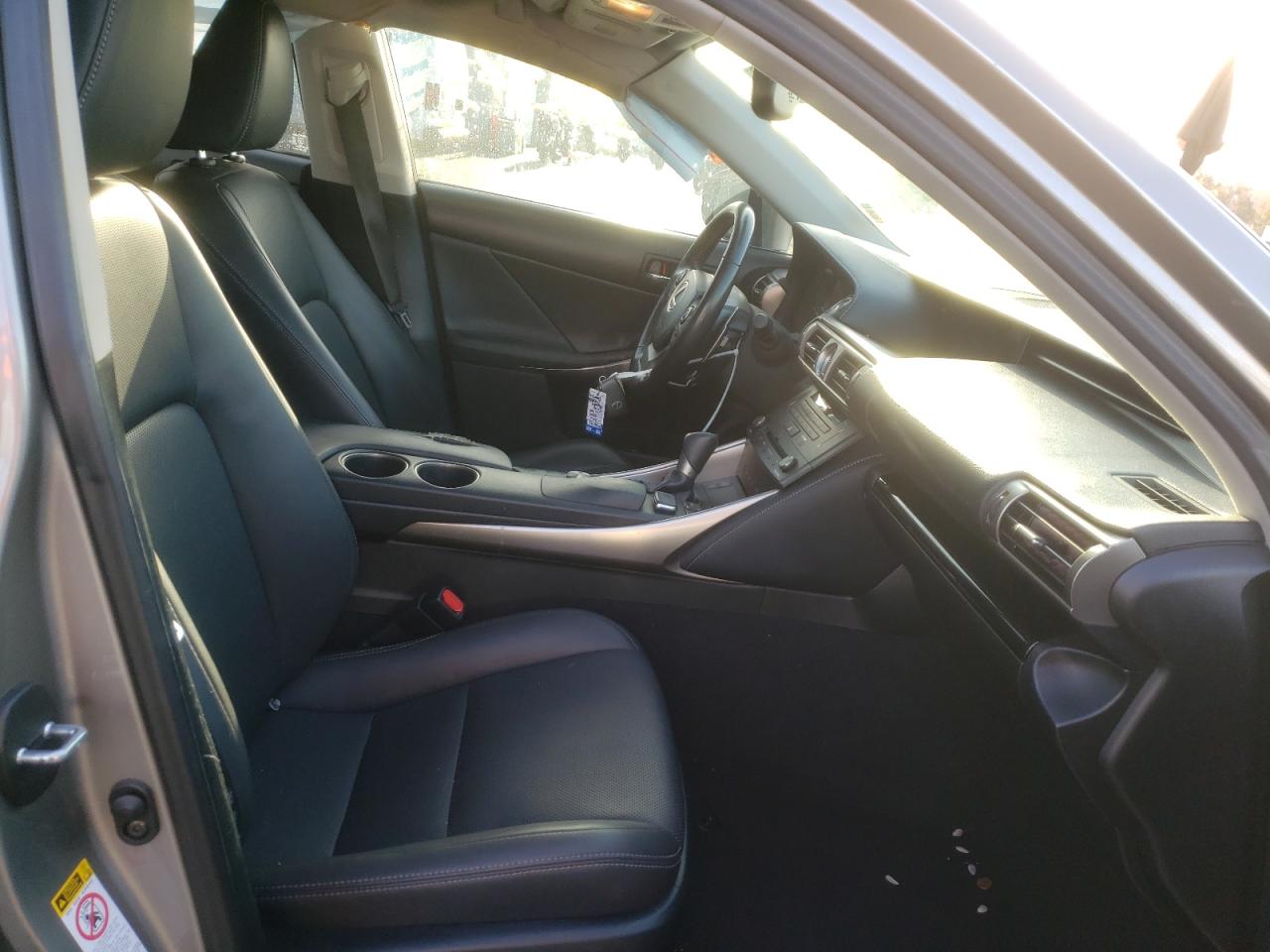Photo 5 from auction – 2016 LEXUS IS 200T with VIN JTHBA1D28G5017048
