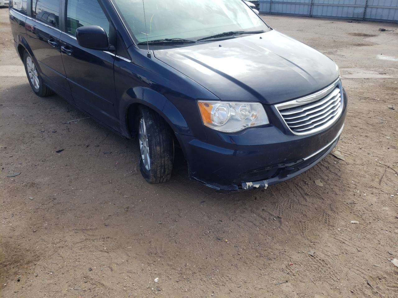 Photo 9 from auction – 2016 CHRYSLER TOWN & COU with VIN 2C4RC1AG4GR238398