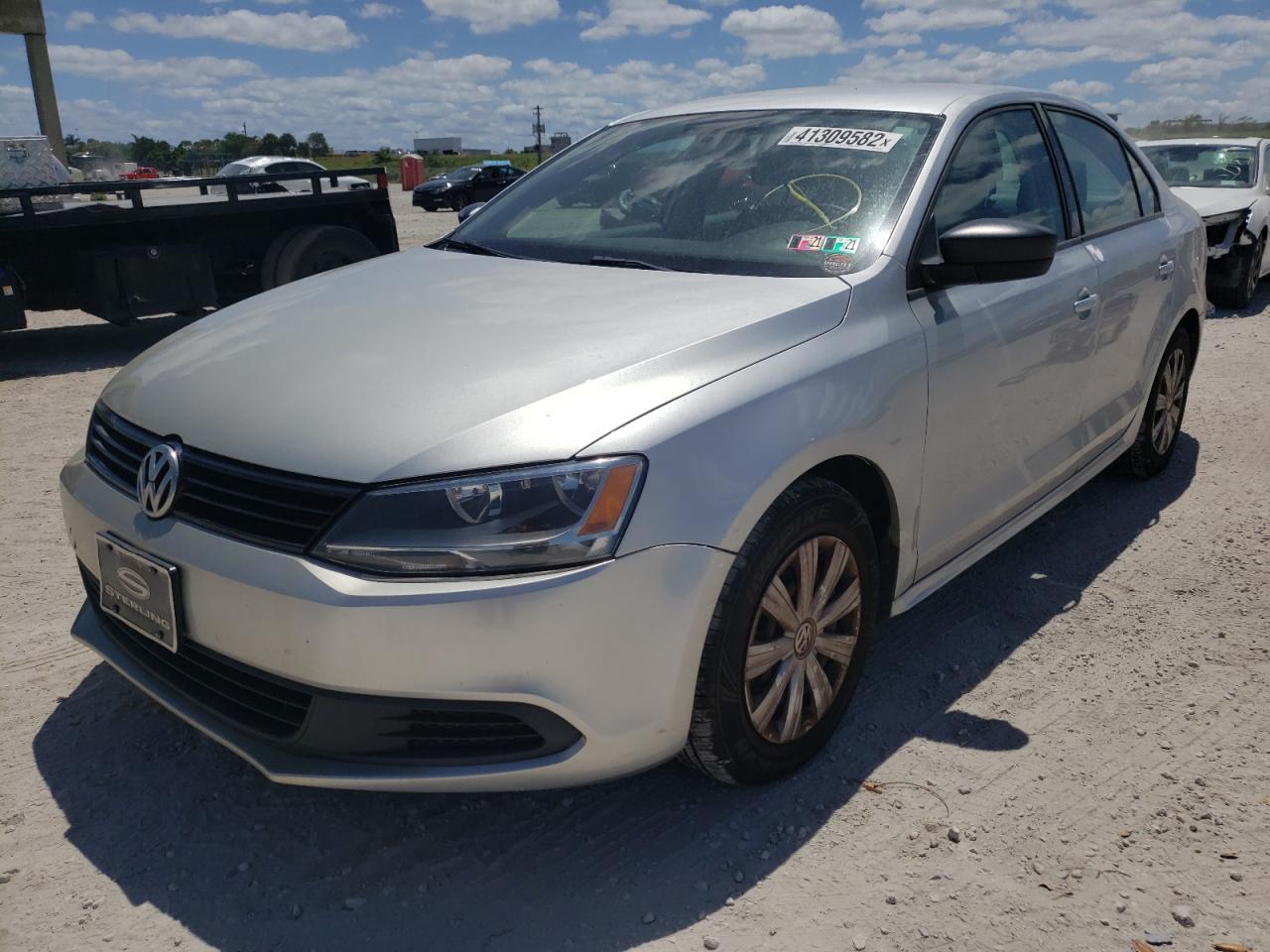 Photo 2 from auction – 2014 VOLKSWAGEN JETTA BASE with VIN 3VW2K7AJ8EM222905