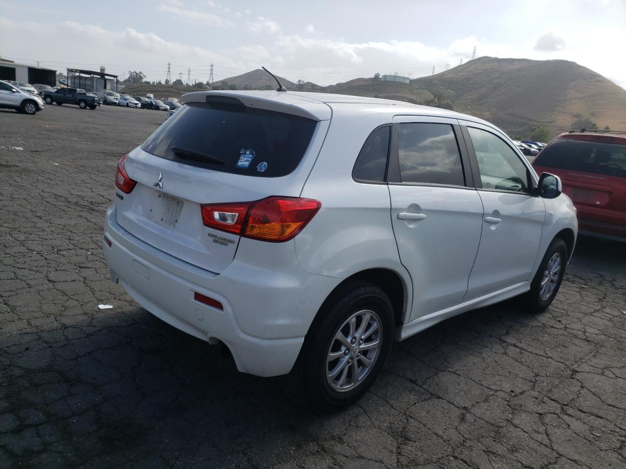 Photo 4 from auction – 2011 MITSUBISHI OUTLANDER with VIN JA4AP3AU1BZ003601