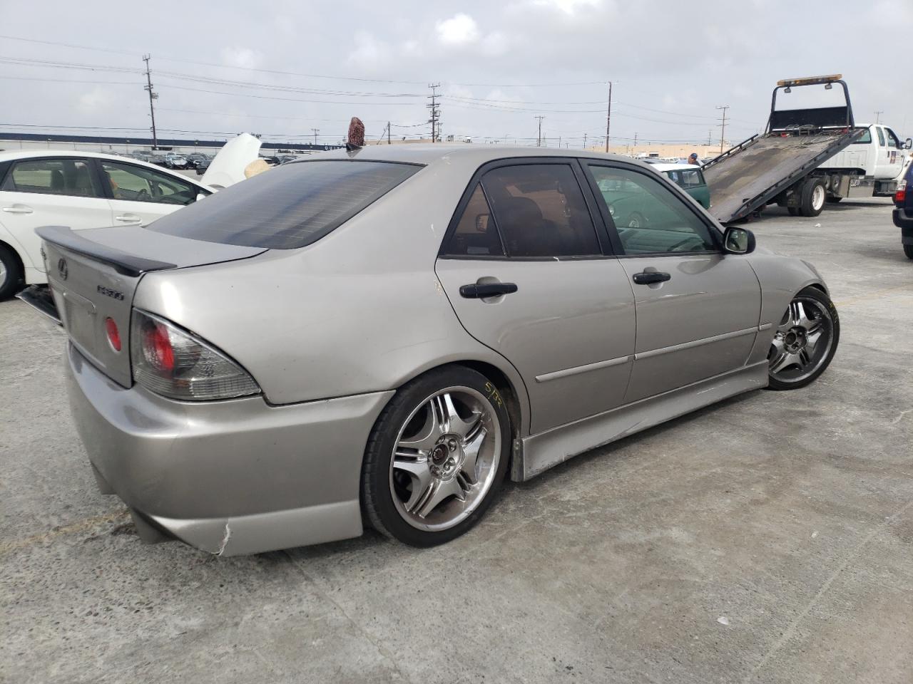 Photo 4 from auction – 2003 LEXUS IS 300 with VIN JTHBD192330079738