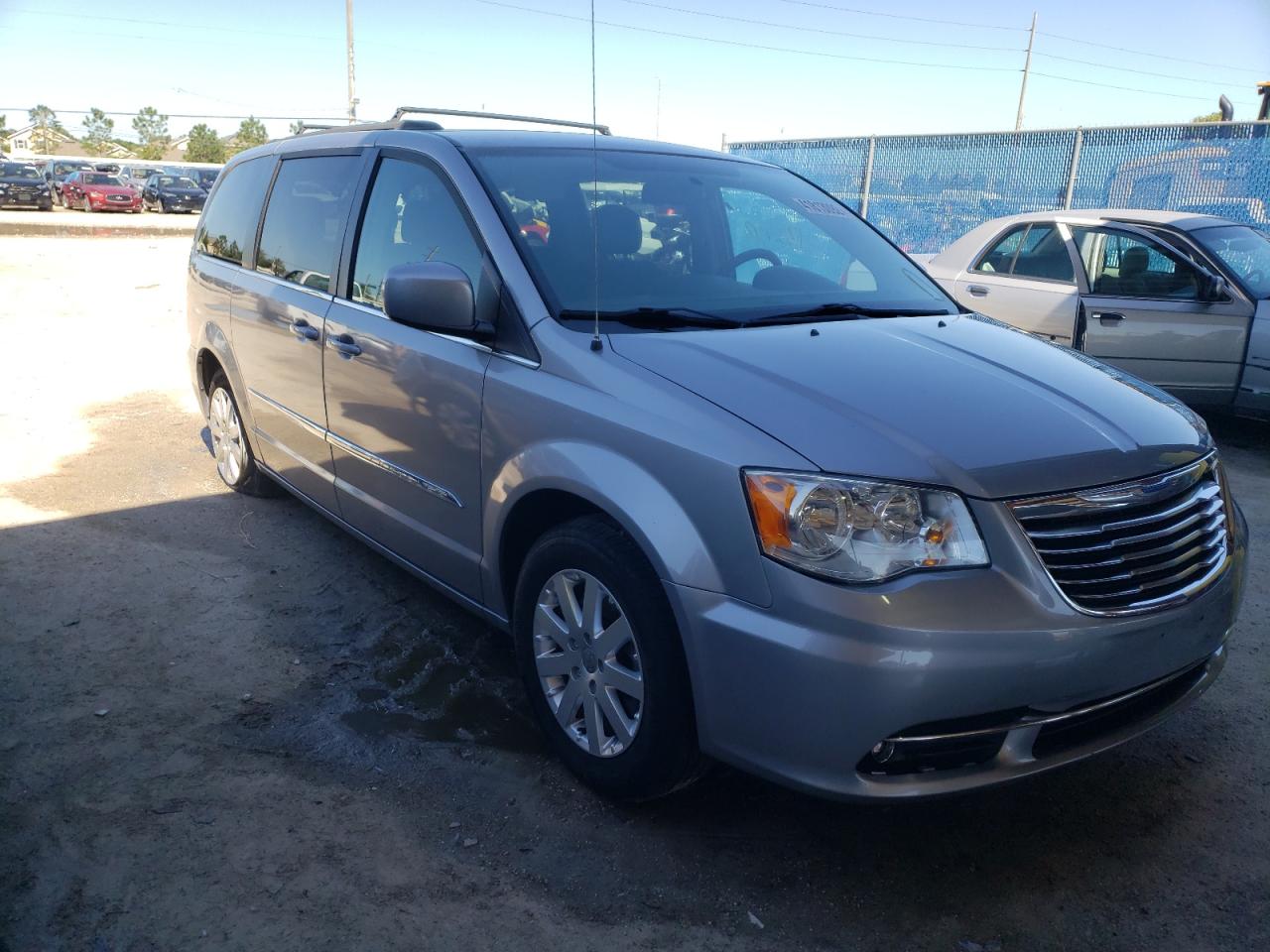 Photo 1 from auction – 2015 CHRYSLER TOWN & COU with VIN 2C4RC1BG3FR595486