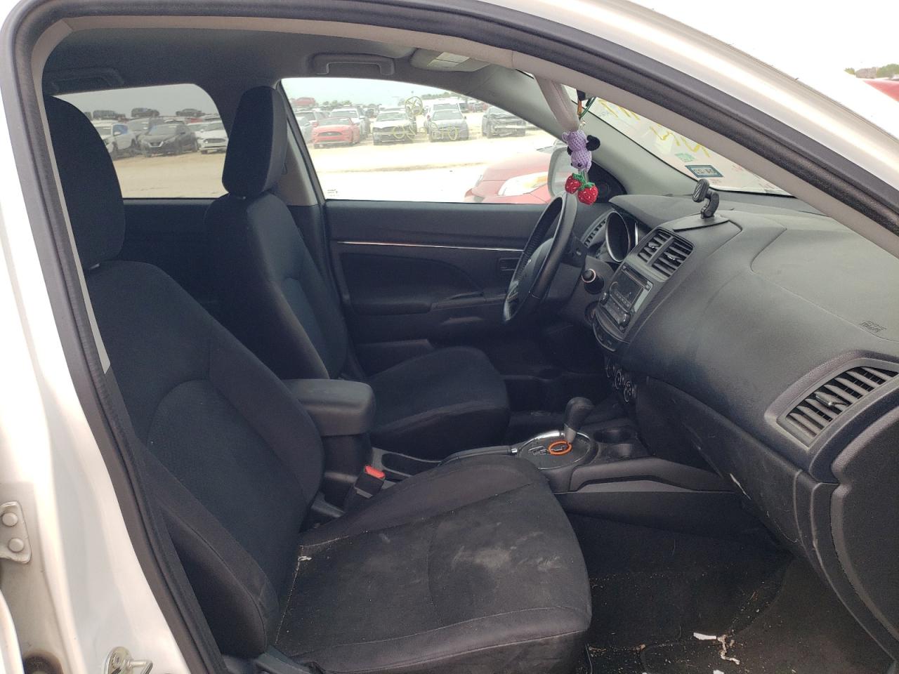 Photo 5 from auction – 2015 MITSUBISHI OUTLANDER with VIN 4A4AP3AUXFE018030