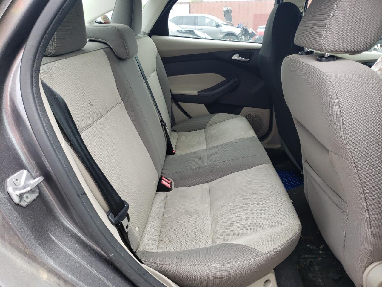 Photo 6 from auction – 2014 FORD FOCUS SE with VIN 1FADP3F28EL221798