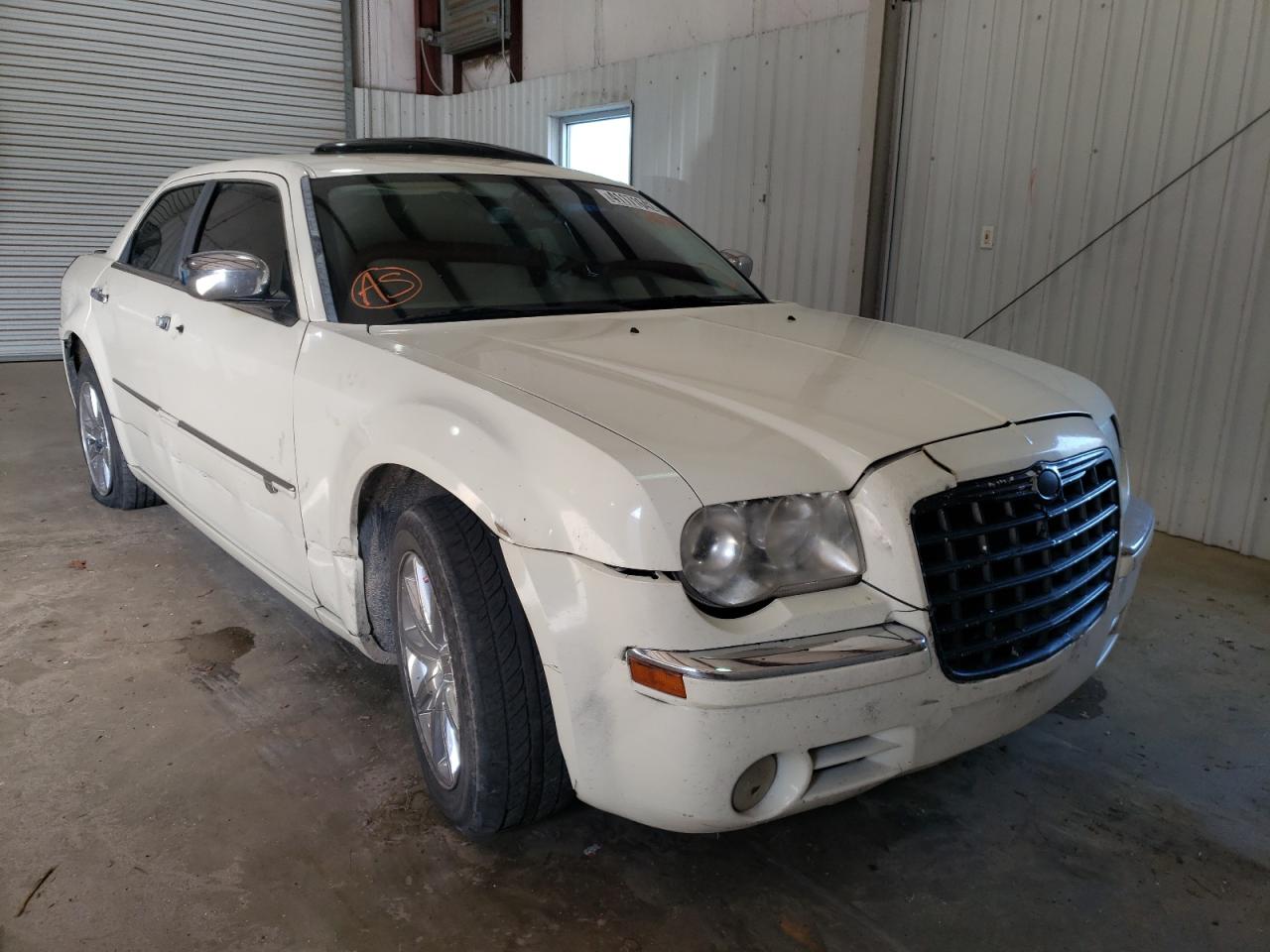 CHRYSLER 300C 2009 with VIN 2C3KA63T19H580760 - Photo from auction