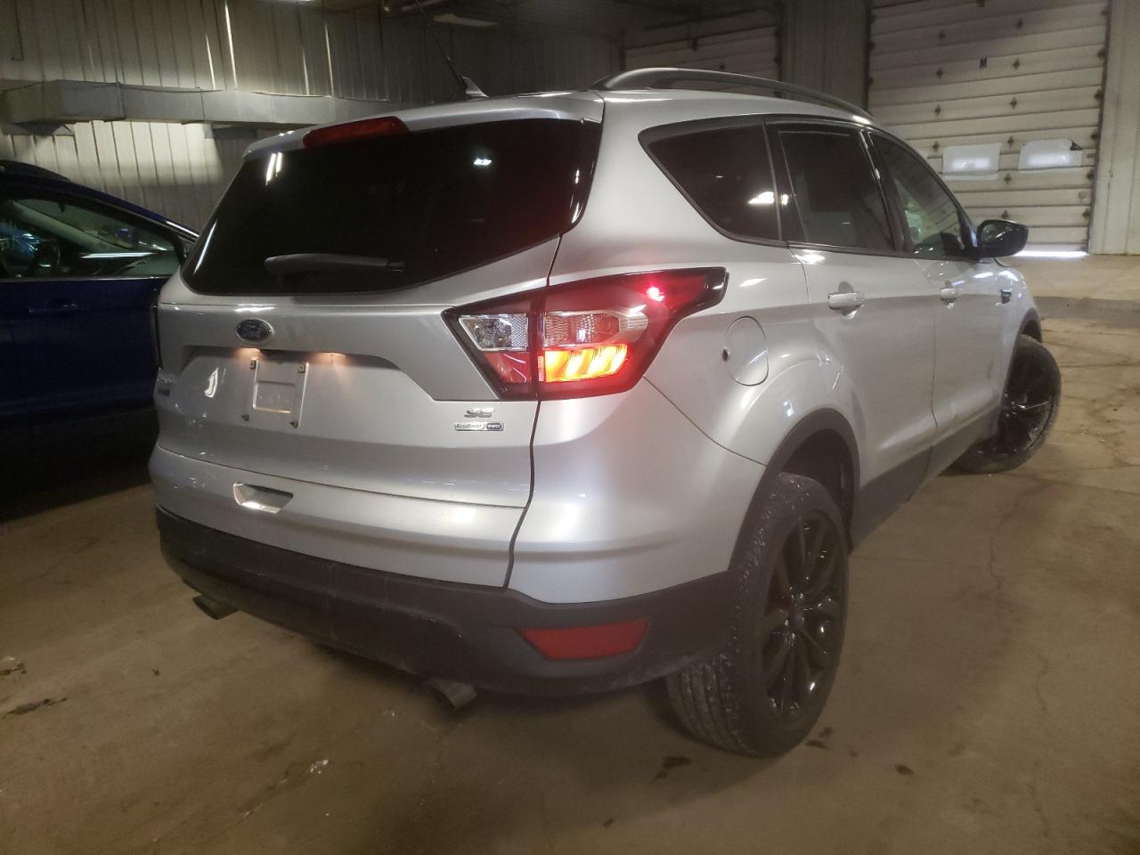 Photo 4 from auction – 2018 FORD ESCAPE SE with VIN 1FMCU9GD5JUD15882