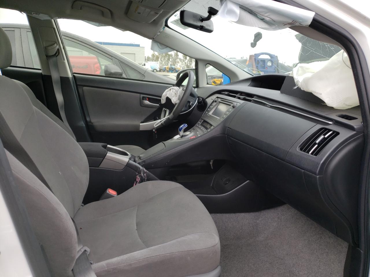 Photo 5 from auction – 2014 TOYOTA PRIUS with VIN JTDKN3DU4E0390973