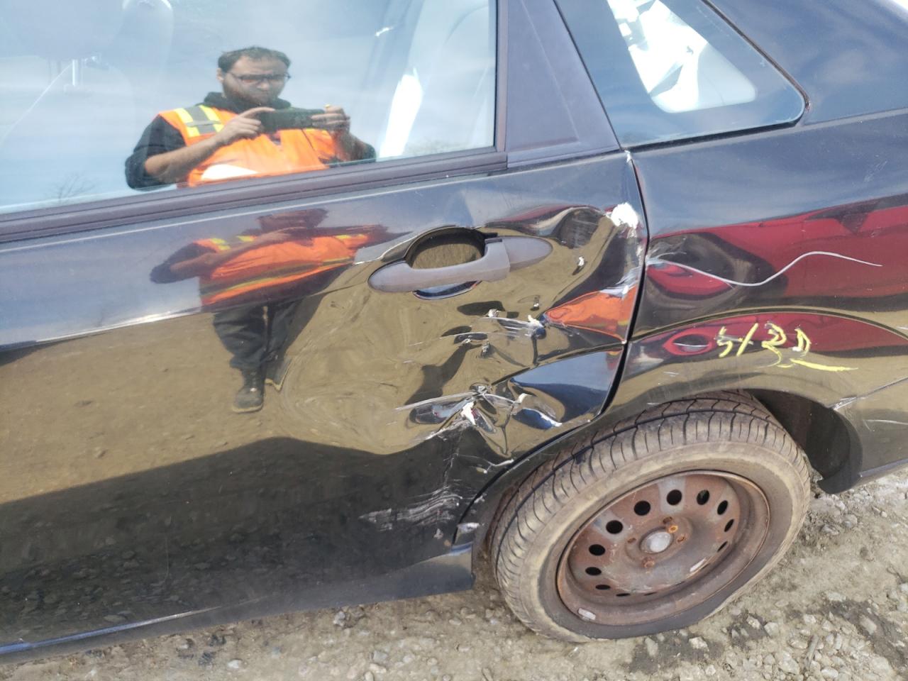 Photo 9 from auction – 2005 FORD FOCUS with VIN 1FAFP34N35W269813