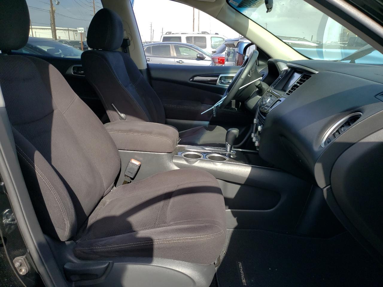 Photo 5 from auction – 2014 NISSAN PATHFINDER with VIN 5N1AR2MN1EC639257