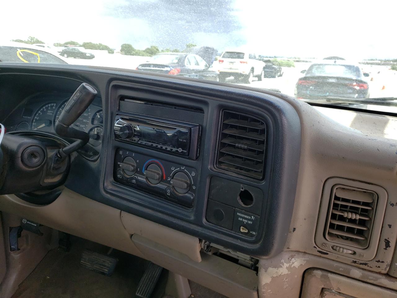 Photo 9 from auction – 2002 CHEVROLET SILVERADO with VIN 1GCEC14X72Z286504