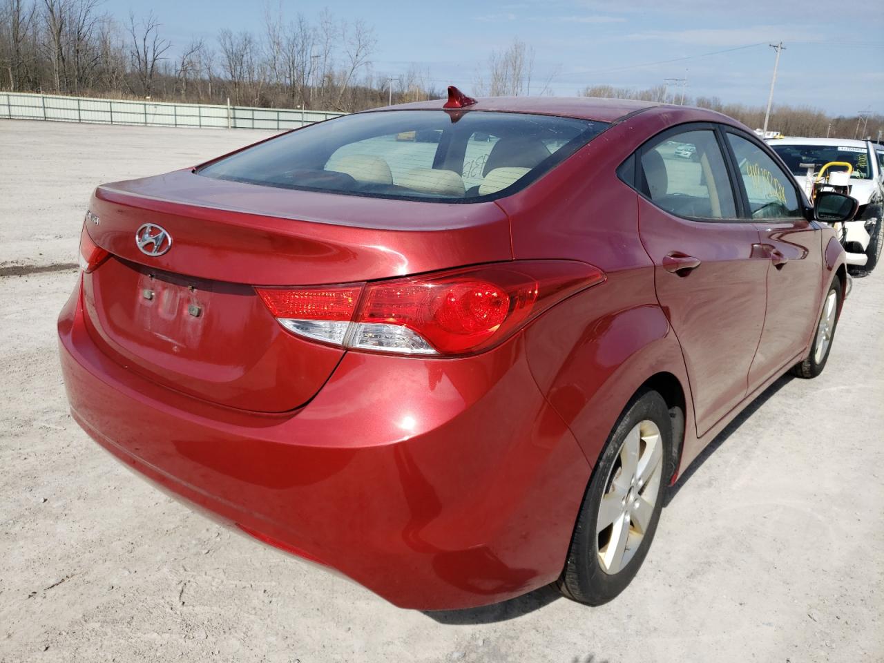 Photo 4 from auction – 2011 HYUNDAI ELANTRA with VIN KMHDH4AE7BU104004