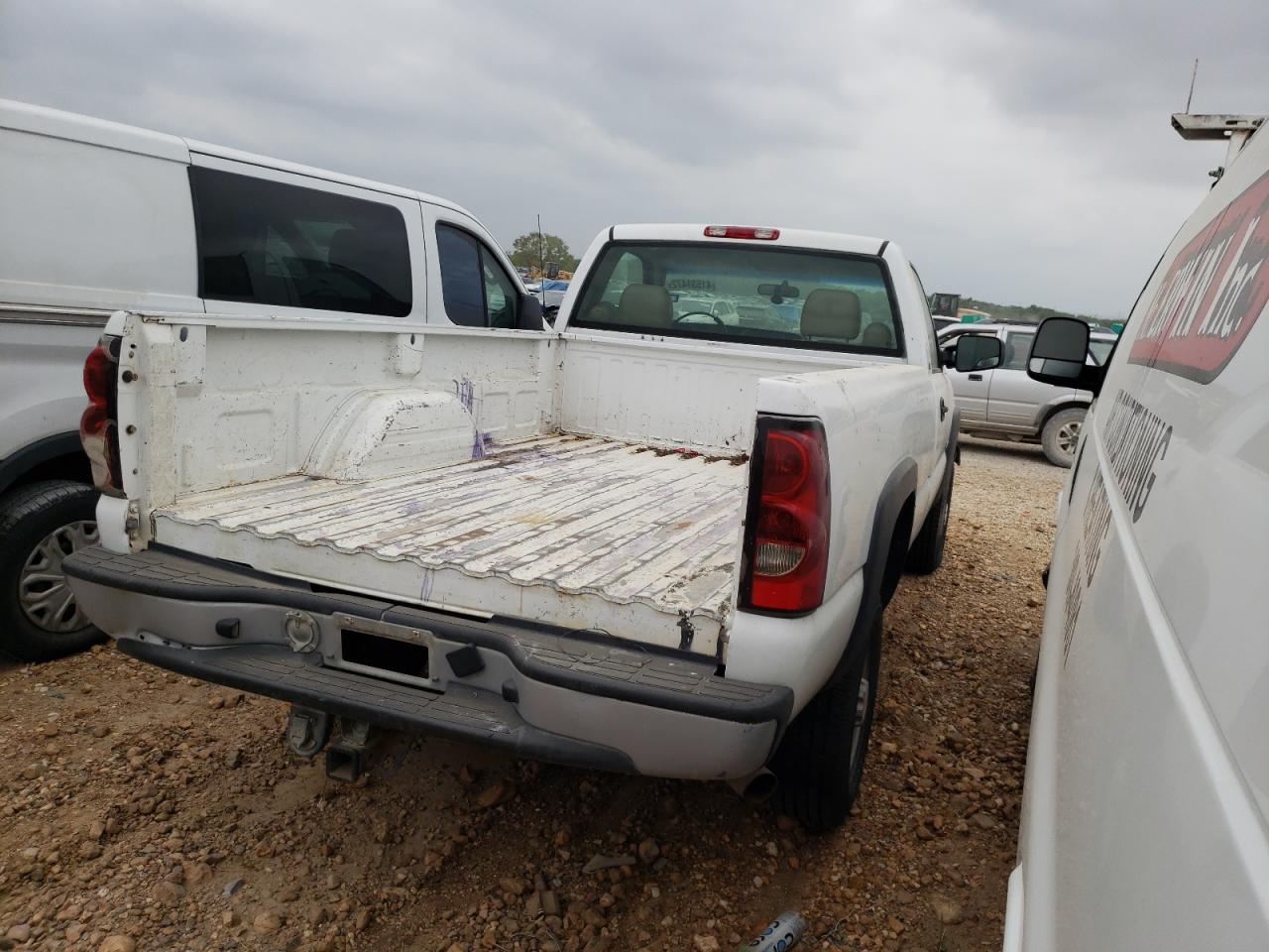 Photo 4 from auction – 2005 CHEVROLET SILVERADO with VIN 1GCHC24U45E147239