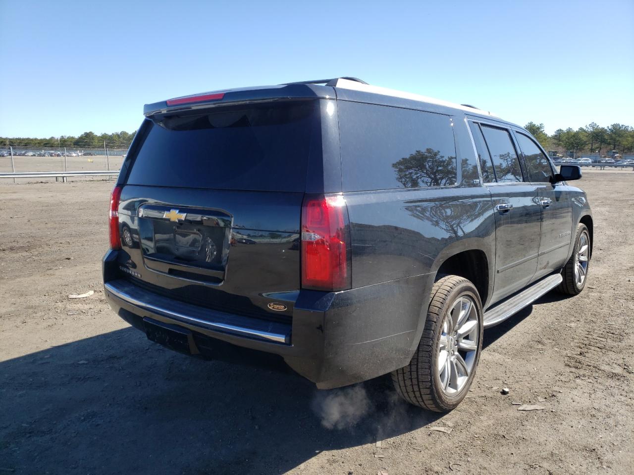 Photo 4 from auction – 2016 CHEVROLET SUBURBAN K with VIN 1GNSKJKC4GR370431