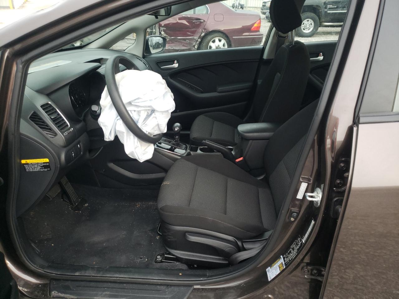 Photo 5 from auction – 2017 KIA FORTE LX with VIN 3KPFK4A76HE050170