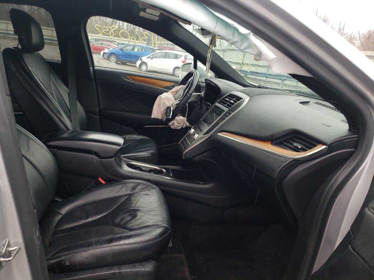 Photo 5 from auction – 2017 LINCOLN MKC SELECT with VIN 5LMTJ2DH1HUL61157