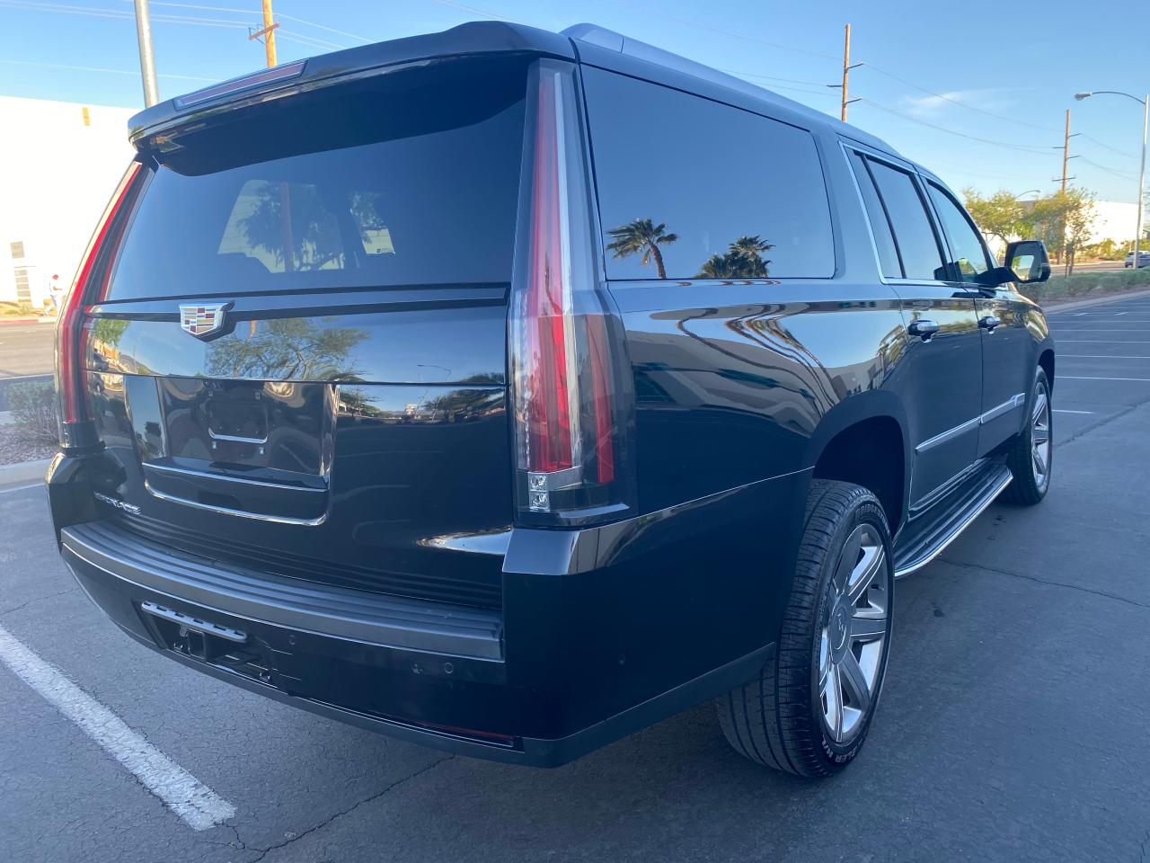 Foto 4 de la subasta – 2019 CADILLAC ESCALADE E con VIN 1GYS3HKJ9KR149441