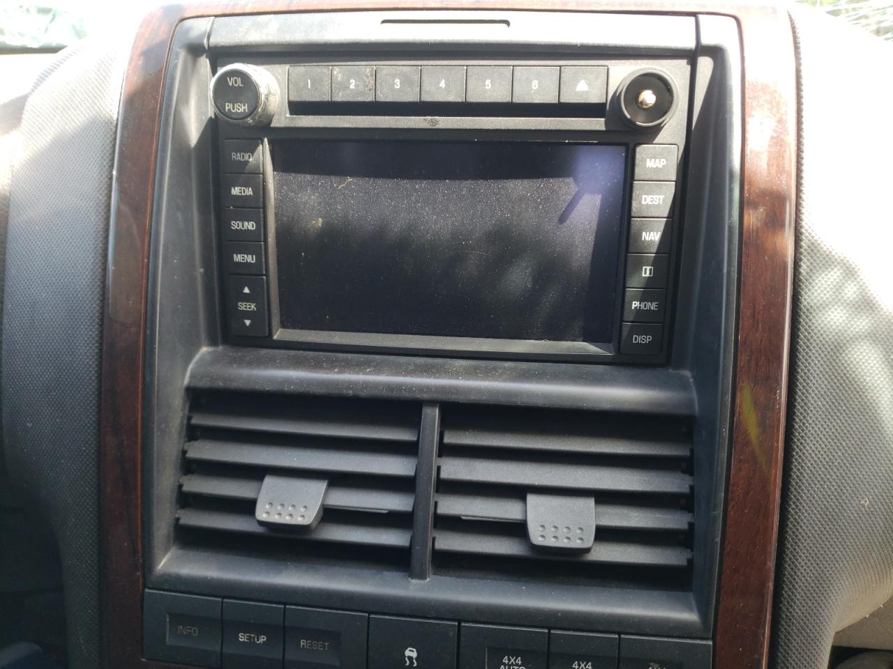 Photo 9 from auction – 2010 FORD EXPLORER L with VIN 1FMEU7F80AUA91275