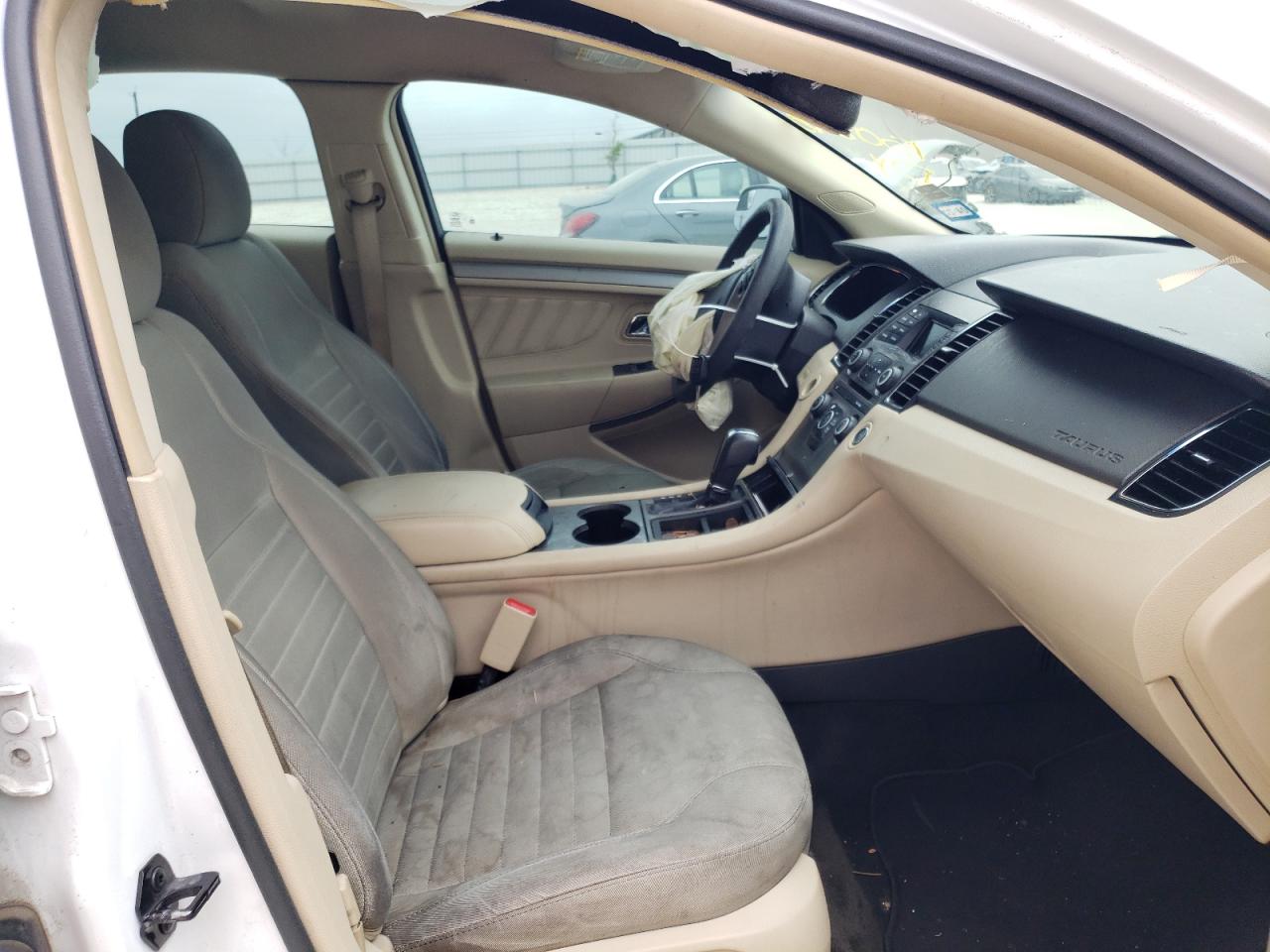 Photo 5 from auction – 2014 FORD TAURUS SE with VIN 1FAHP2D81EG143523