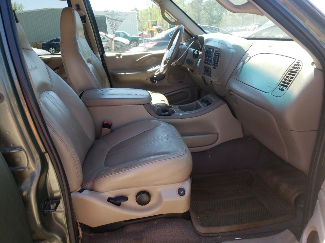 Photo 5 from auction – 2000 FORD EXPEDITION with VIN 1FMRU17L1YLA55998