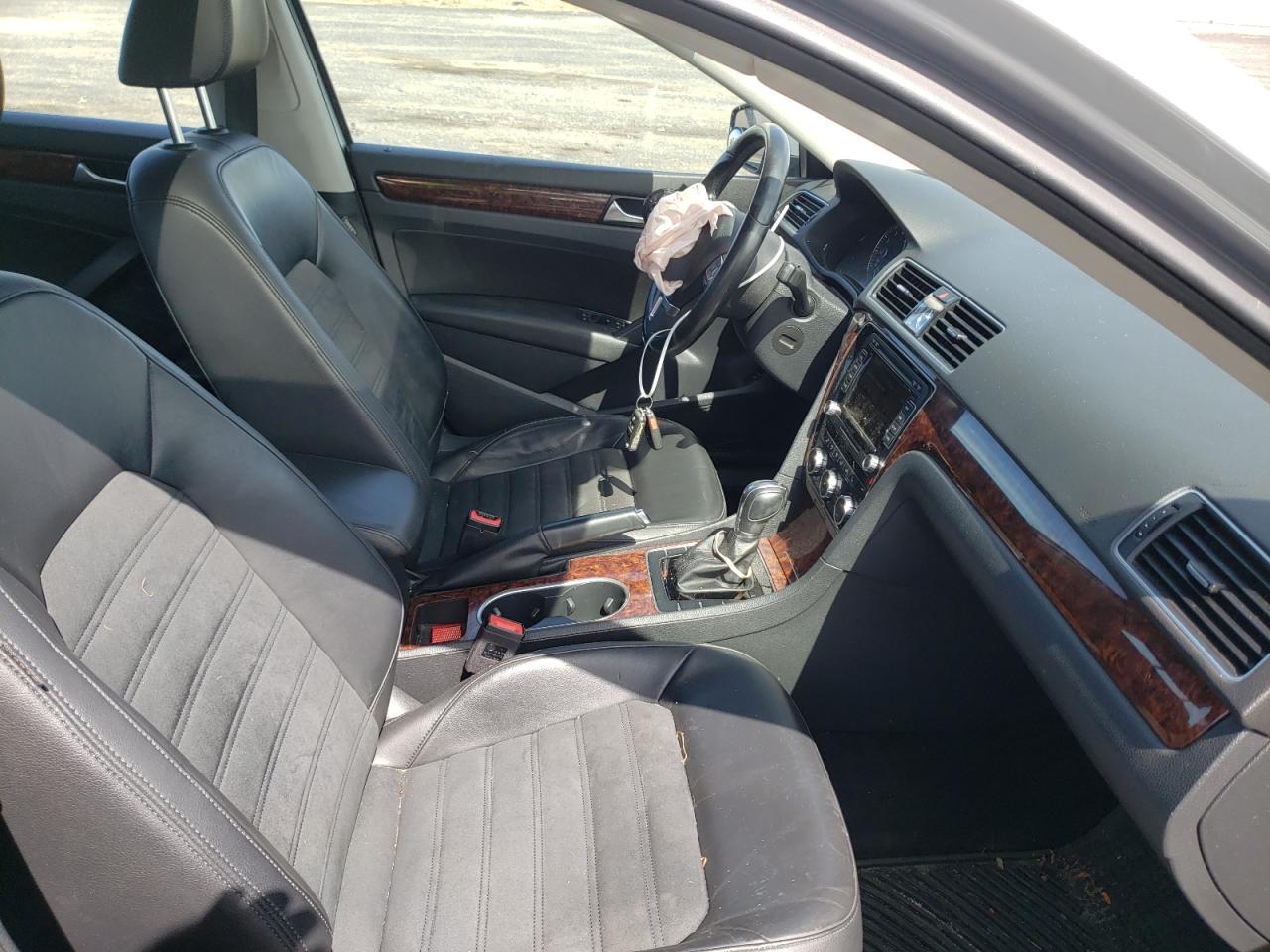 Photo 5 from auction – 2013 VOLKSWAGEN PASSAT SEL with VIN 1VWCH7A38DC039699
