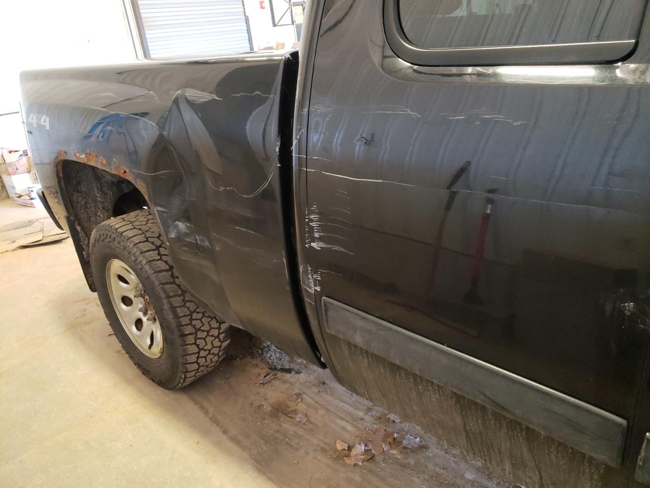 Photo 9 from auction – 2011 CHEVROLET SILVERADO with VIN 1GCRKREA8BZ382056