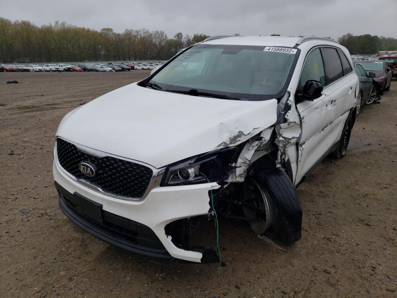 Photo 2 from auction – 2016 KIA SORENTO LX with VIN 5XYPG4A35GG053372