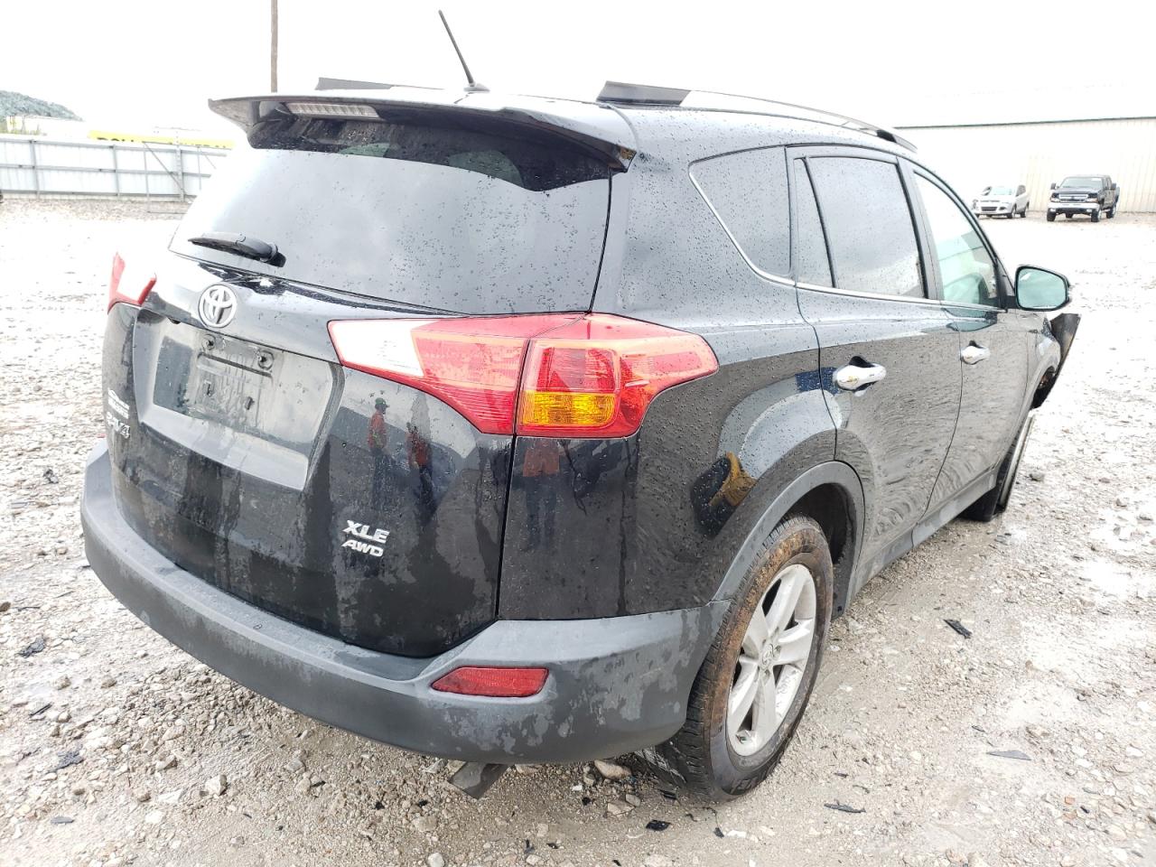 Photo 4 from auction – 2013 TOYOTA RAV4 XLE with VIN 2T3RFREV9DW073948