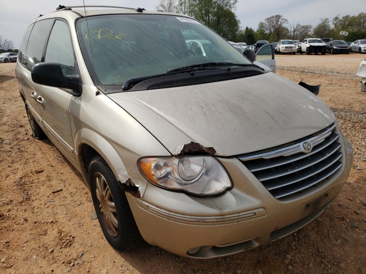 CHRYSLER TOWN & COU 2005 with VIN 2C8GP64L15R545377 - Photo from auction
