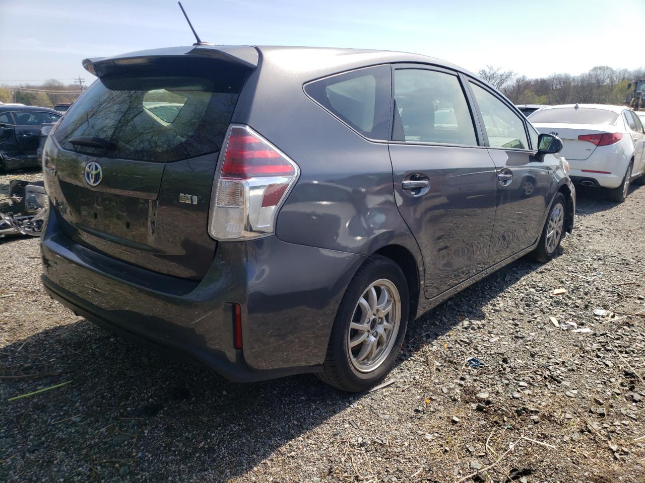 Photo 4 from auction – 2017 TOYOTA PRIUS V with VIN JTDZN3EU7HJ063690