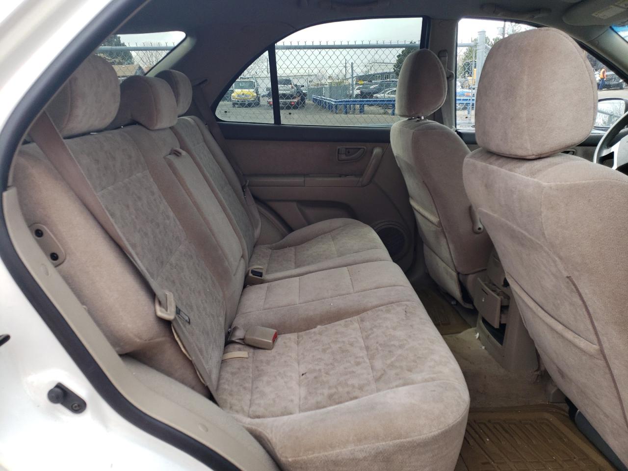 Photo 6 from auction – 2004 KIA SORENTO EX with VIN KNDJD733945194804