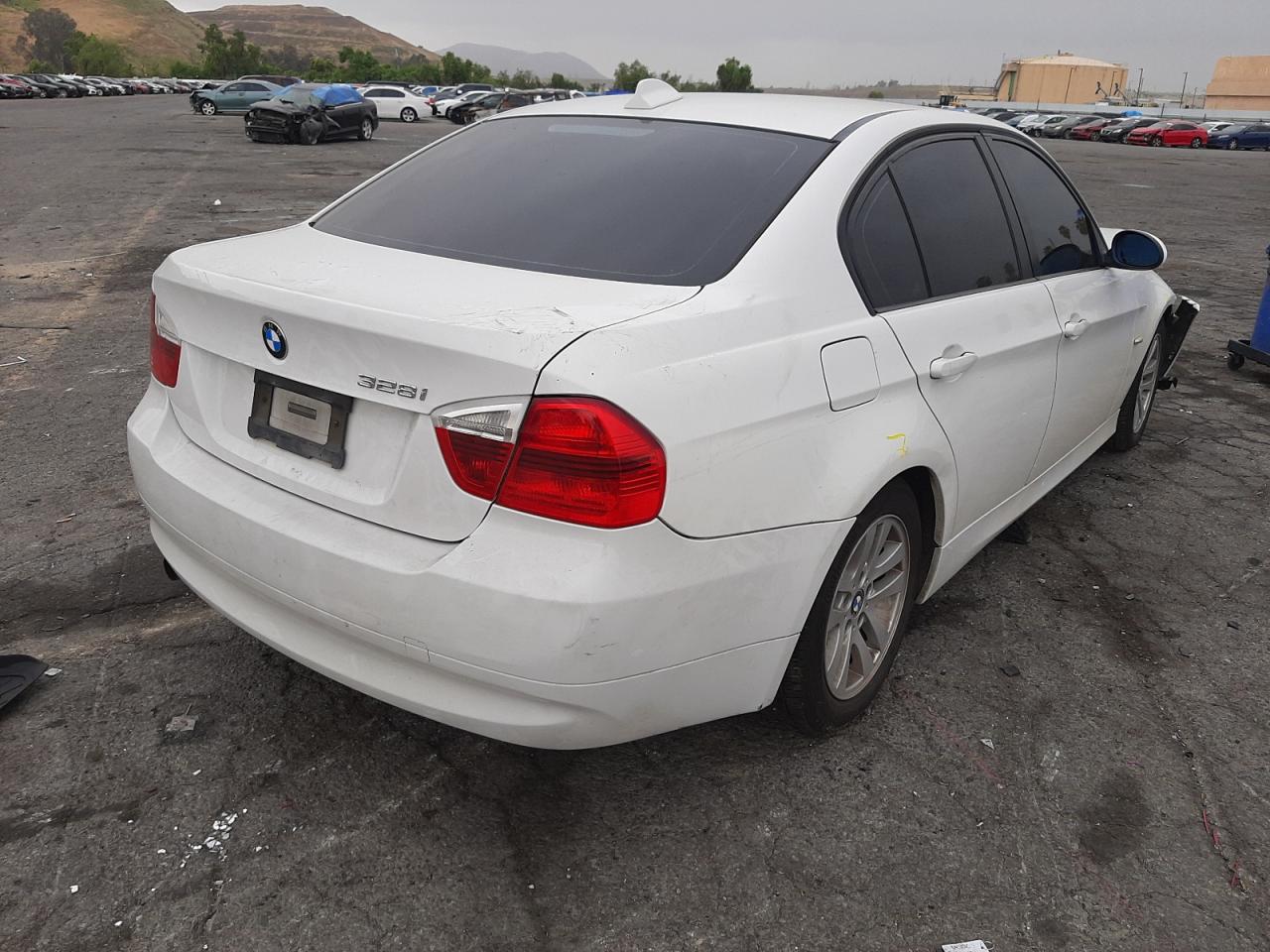 Photo 4 from auction – 2007 BMW 328 I with VIN WBAVA37547NL12001