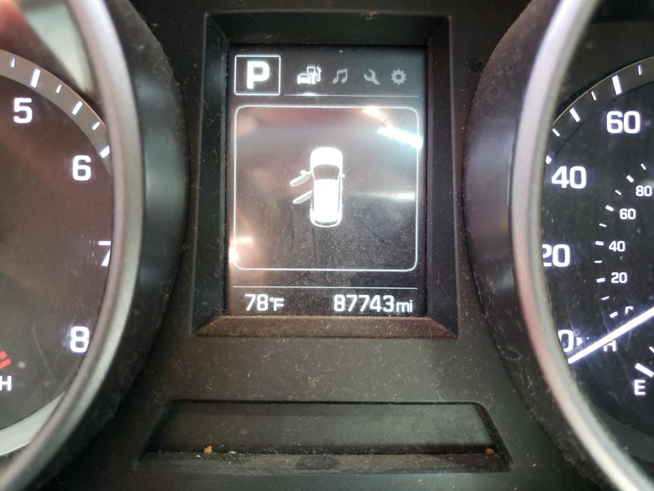 Photo 8 from auction – 2017 HYUNDAI SANTA FE S with VIN 5XYZU3LBXHG463554