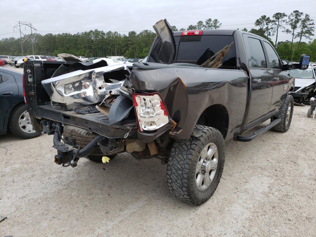 Photo 4 from auction – 2017 RAM 2500 SLT with VIN 3C6UR5DL3HG537548
