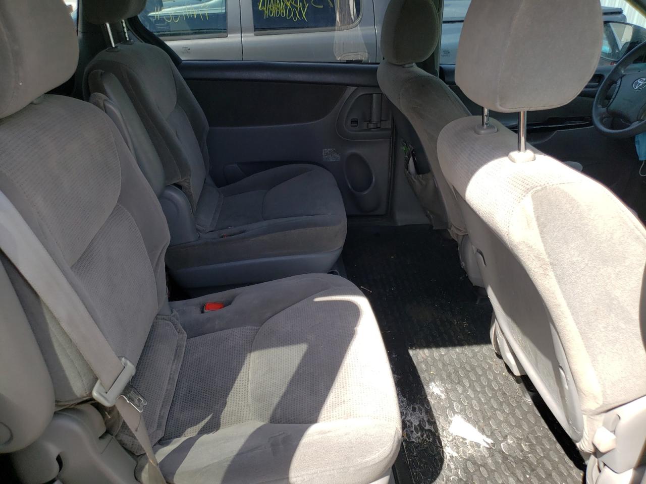 Photo 6 from auction – 2004 TOYOTA SIENNA LE with VIN 5TDBA23C14S009512