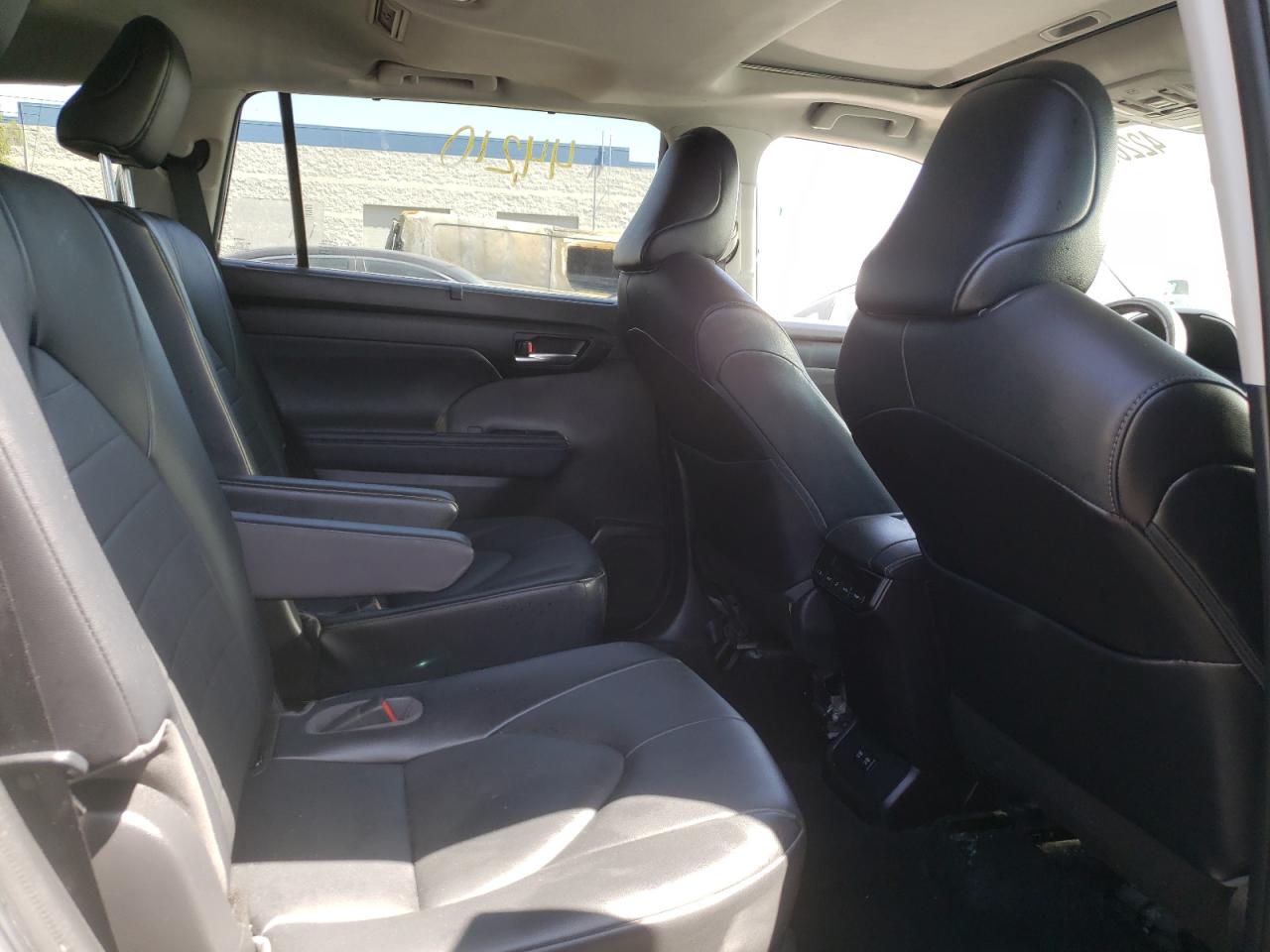 Photo 6 from auction – 2021 TOYOTA HIGHLANDER with VIN 5TDGZRAH3MS040122