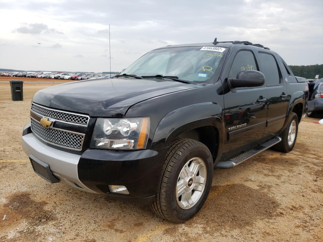 Photo 2 from auction – 2013 CHEVROLET AVALANCHE with VIN 3GNTKFE70DG192836