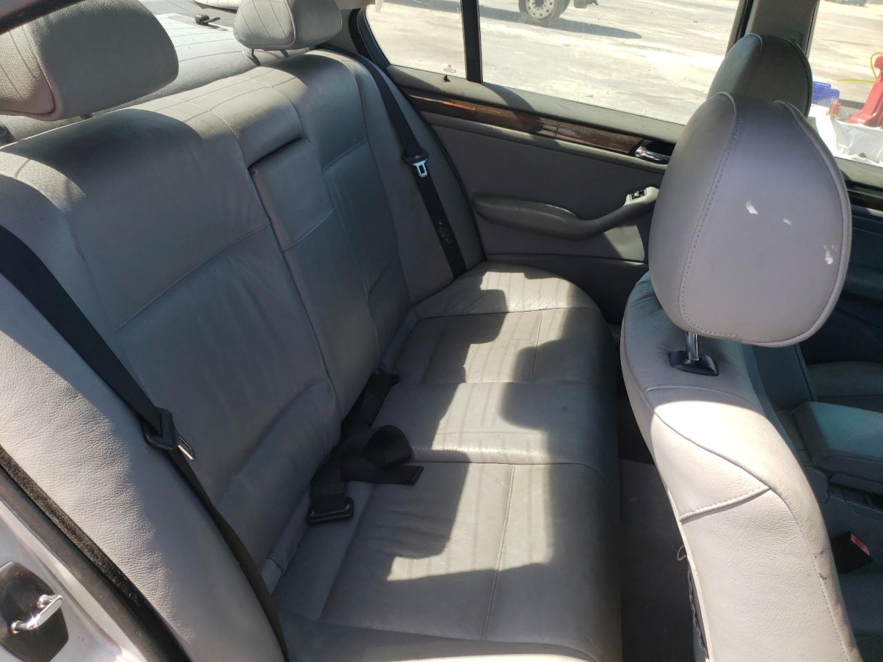 Photo 6 from auction – 2002 BMW 325 I with VIN WBAEV33472PD55037