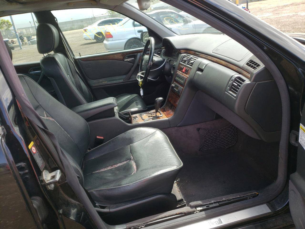 Photo 5 from auction – 2001 MERCEDES-BENZ E 430 with VIN WDBJF70J21B332272
