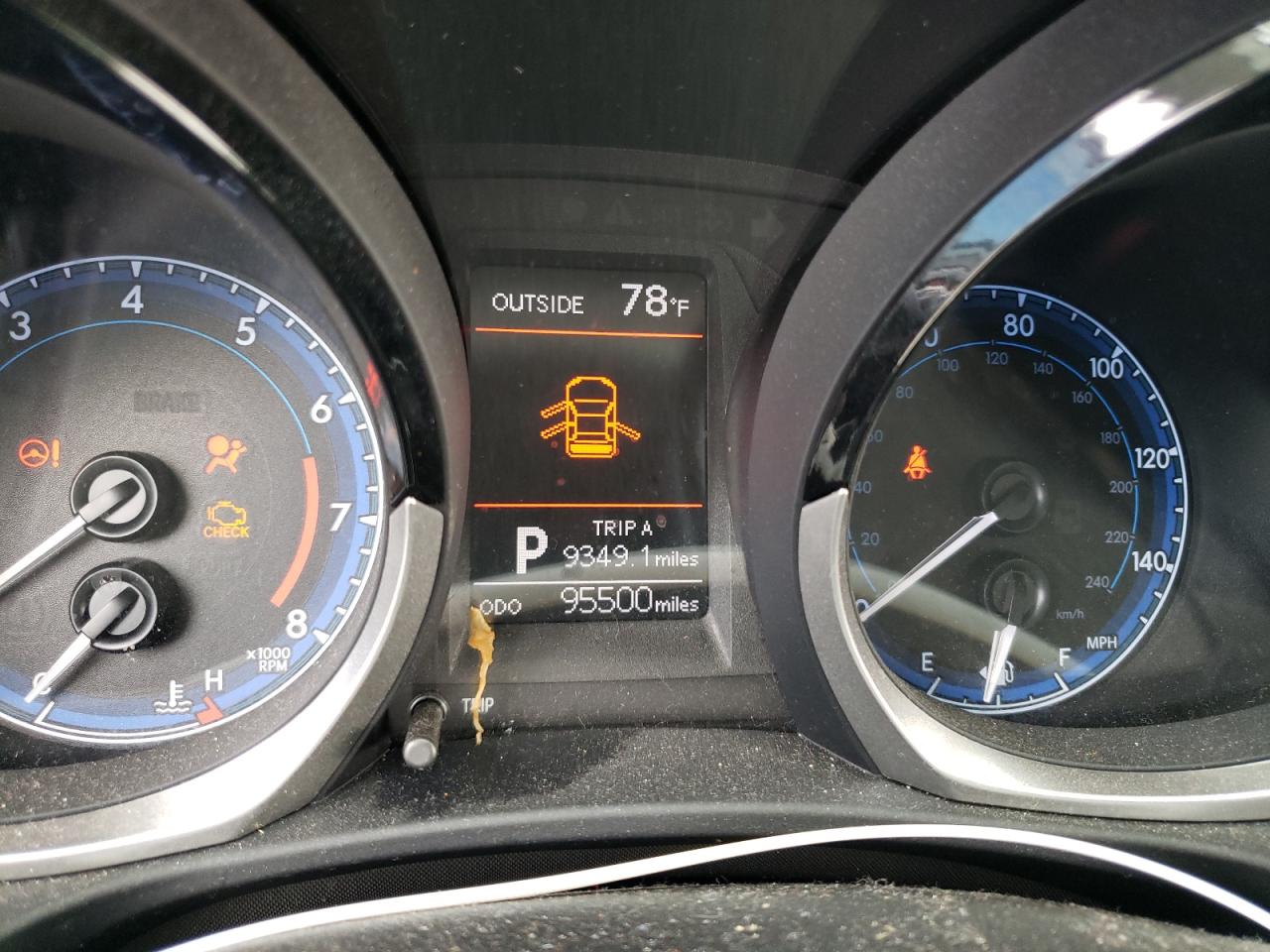 Photo 8 from auction – 2014 TOYOTA COROLLA L with VIN 5YFBURHE7EP163954