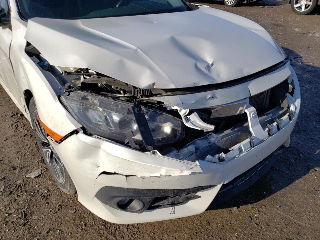 Photo 9 from auction – 2016 HONDA CIVIC EXL with VIN 19XFC1F76GE014336