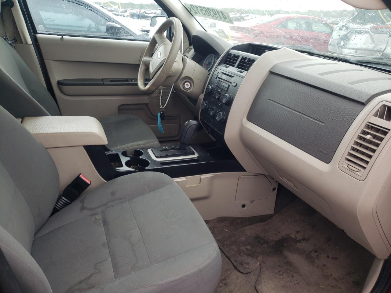 Photo 5 from auction – 2011 FORD ESCAPE XLS with VIN 1FMCU0C75BKC10218