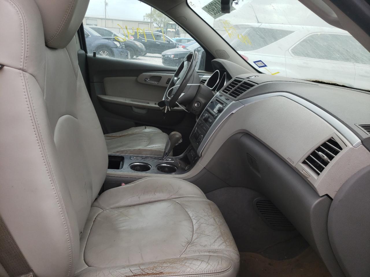 Photo 5 from auction – 2010 CHEVROLET TRAVERSE L with VIN 1GNLRGED0AS114231