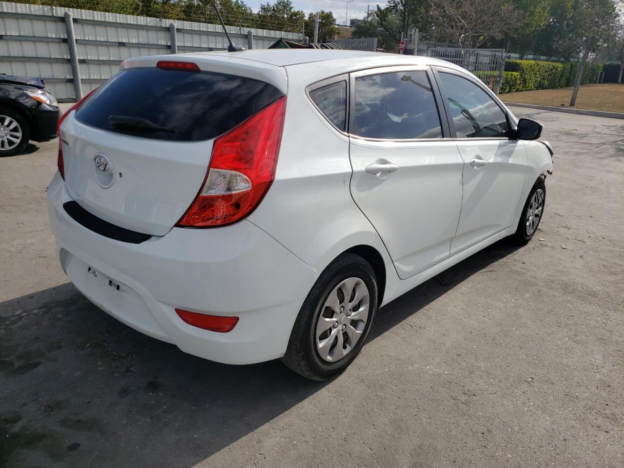 Photo 4 from auction – 2015 HYUNDAI ACCENT GS with VIN KMHCT5AE7FU223922