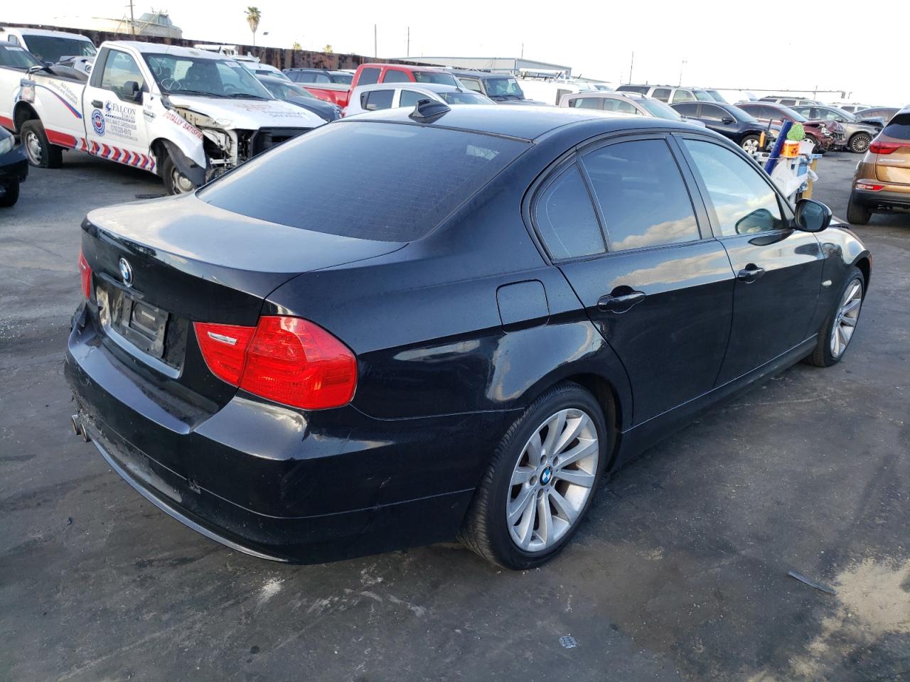 Photo 4 from auction – 2011 BMW 328 I SULE with VIN WBAPH5C5XBA445528