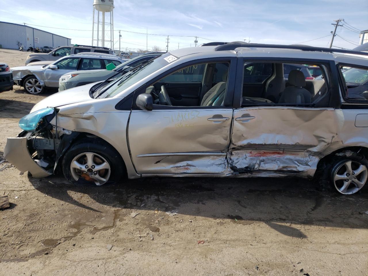 Photo 10 from auction – 2004 TOYOTA SIENNA CE with VIN 5TDZA23C54S062194