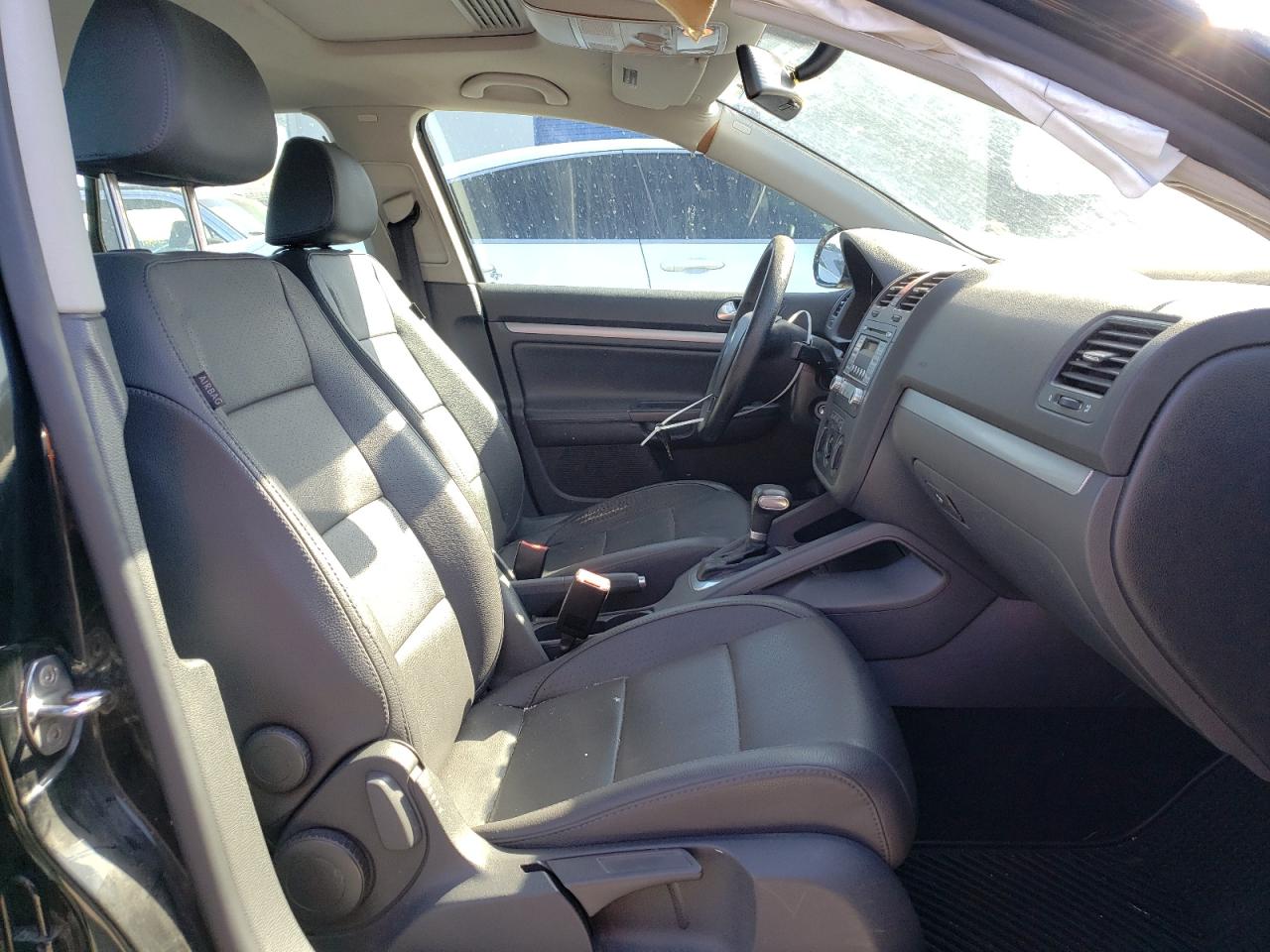 Photo 5 from auction – 2007 VOLKSWAGEN JETTA WOLF with VIN 3VWEG71K17M058889
