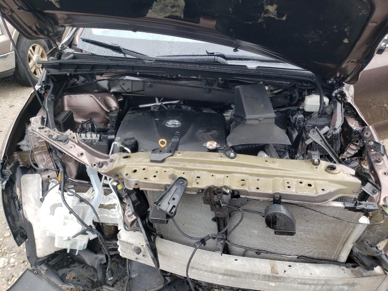 Фото 7 с аукциона – 2018 TOYOTA HIGHLANDER с VIN 5TDBZRFHXJS824375