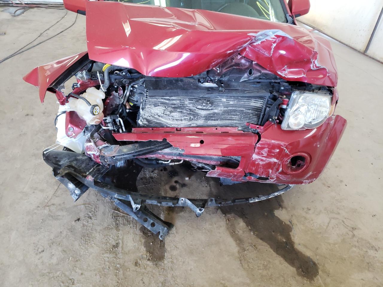 Photo 9 from auction – 2011 FORD ESCAPE LIM with VIN 1FMCU0EG3BKB02483