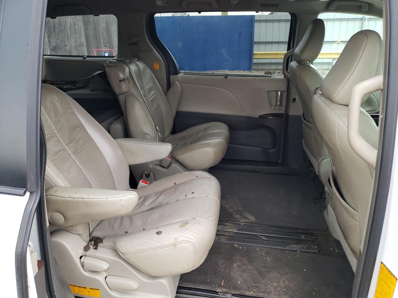 Photo 6 from auction – 2012 TOYOTA SIENNA XLE with VIN 5TDYK3DC4CS209309