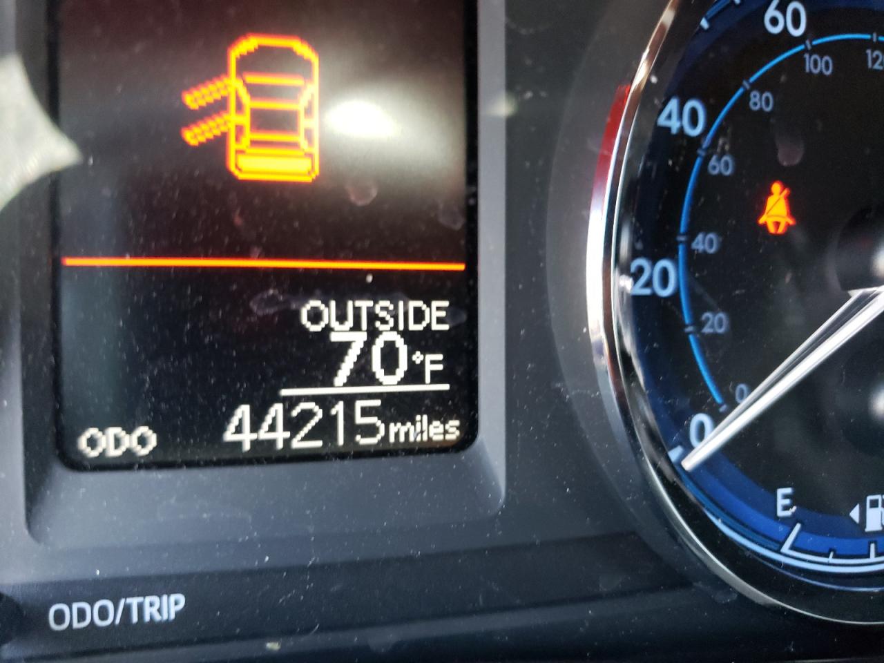 Photo 8 from auction – 2018 TOYOTA COROLLA L with VIN 5YFBURHEXJP748991
